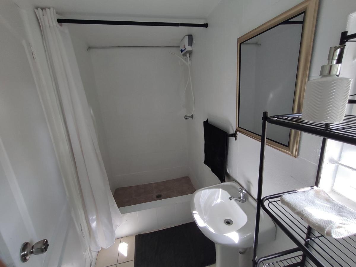 Montego Bay Garden Studio ภายนอก รูปภาพ