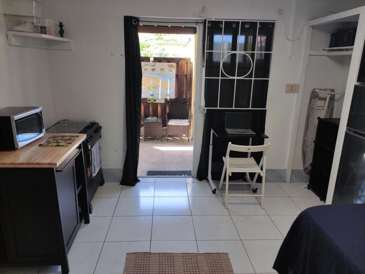 Montego Bay Garden Studio ภายนอก รูปภาพ